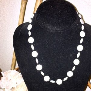 🎀5/$25🎀 BEACH BOUTIQUE White & Black Necklace